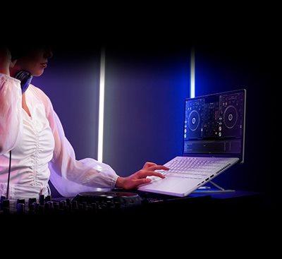 FEEL THE BEAT