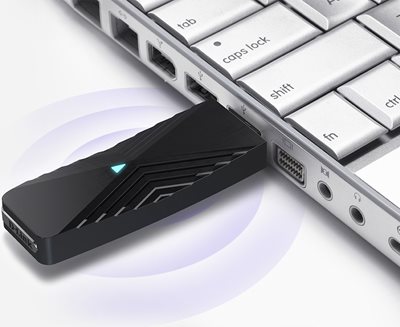 Plug-and-Play-Dongle für schnelles Wi-Fi 6 unterwegs.