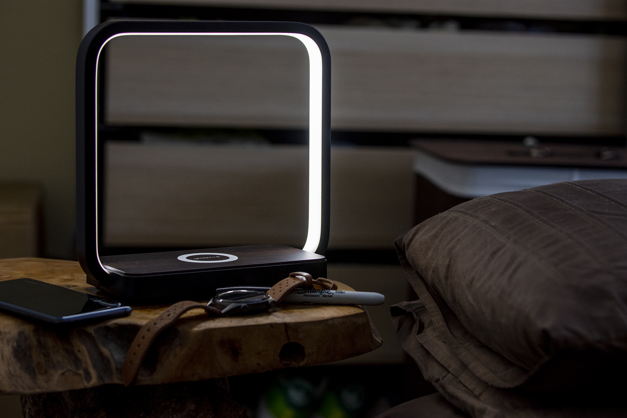 artemis groov-e wireless charger lamp