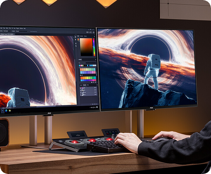 Ein Ersteller arbeitet an seinem Projekt auf zwei ProArt Displays