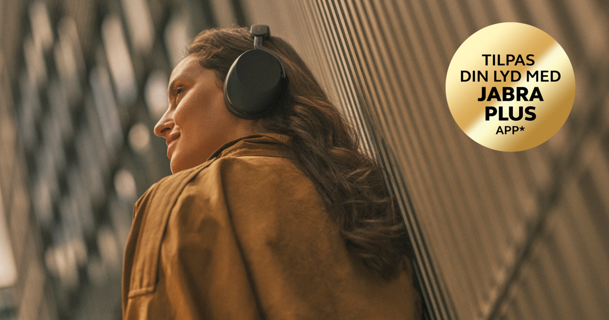 Nærbillede af en kvinde, der har et Jabra Evolve3 headset på.