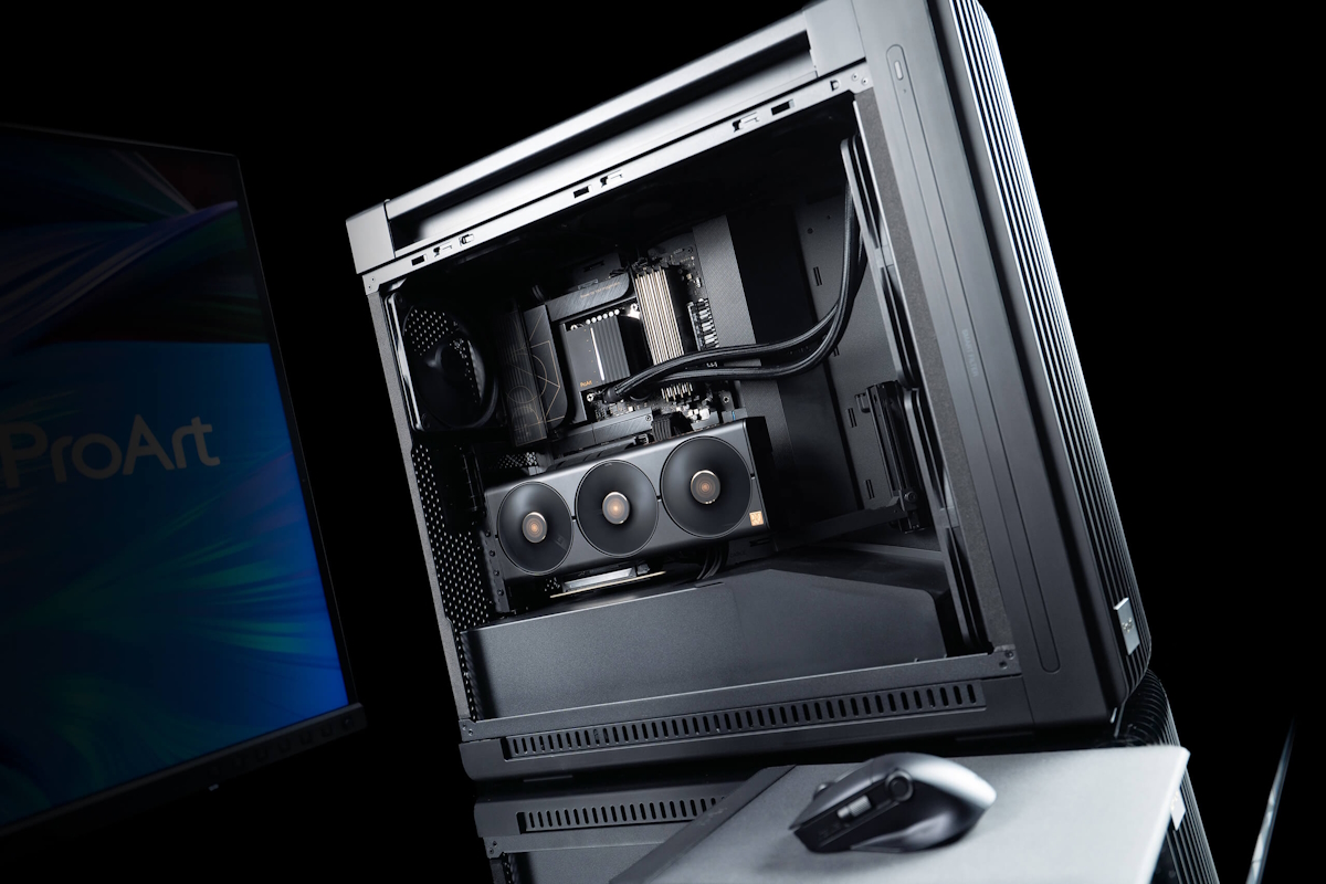 45-Grad-Winkel Foto der ProArt LC 360 PC Build.