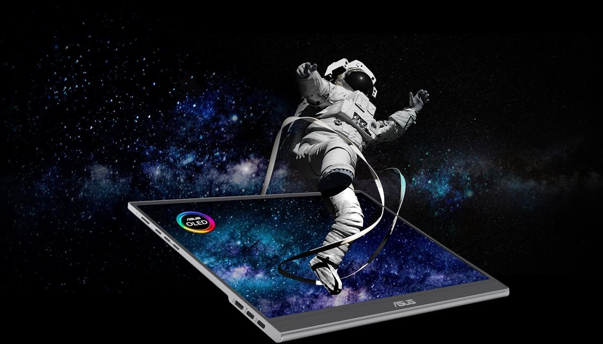 Bild eines Astronauten im Weltraum. Der ZenScreen OLED MQ16AHE erzeugt tiefste Schwarztöne und bietet eine hohe wahrnehmbare Helligkeit.