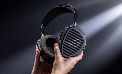 Ørekoparkitektur med ROG-æstetik