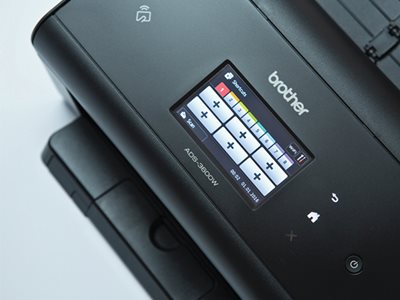 9.3cm touchscreen, easy one-touch scanning