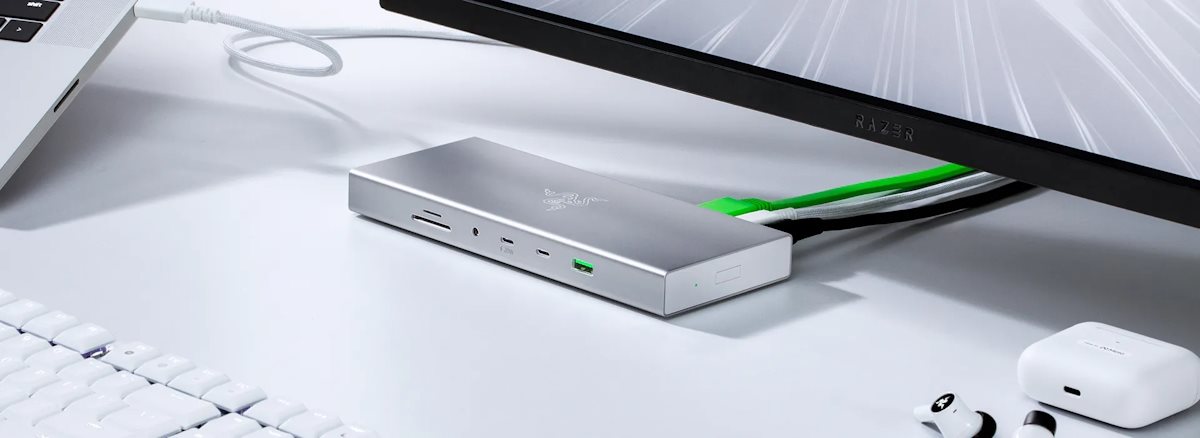 Razer USB 4 Dock Station with 14 Ports for Windows 10 or later (PC