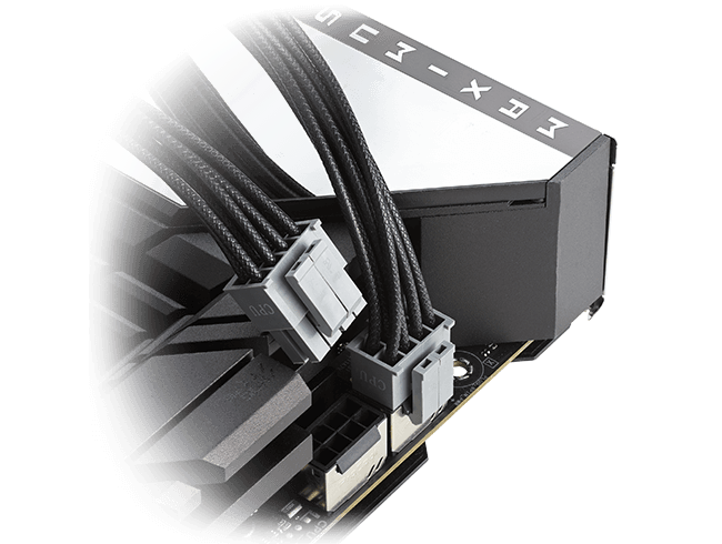 Nahaufnahme eines CPU-Stromkabelsatzes, der mit dem Motherboard verbunden ist