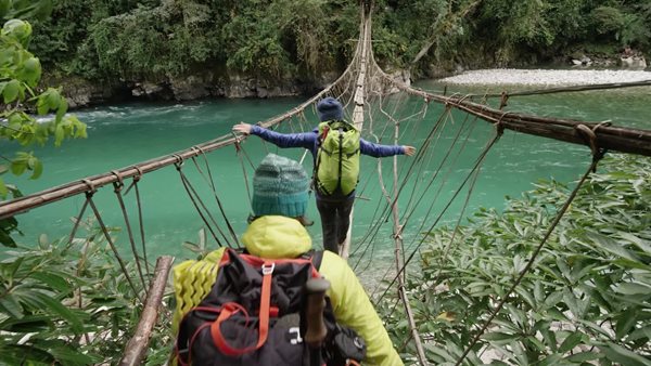 thumbnail video image 2 of Sony Sf-g Series Tough Sf-g32t - Flash Memory Card - 32 Gb - Video Class V90 / Uhs-ii U3 / Class10 - Sdhc Uhs-ii, 2 of 6