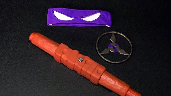 thumbnail video image 3 of Teenage Mutant Ninja Turtles: Mutant Mayhem Donatello Bo Staff Basic Role Play Set by Playmates Toys, 3 of 9