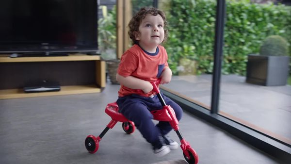 Tricycle Mookie Scuttlebug - Enfant 1-3 Ans - Rouge - Pliable