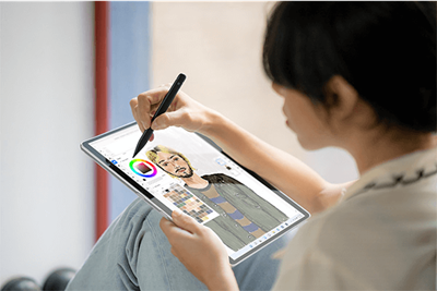 Using the Surface Slim Pen 2 and drawing and portrait on a Surface device.
