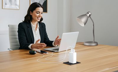 Én oplader til arbejde og hjem