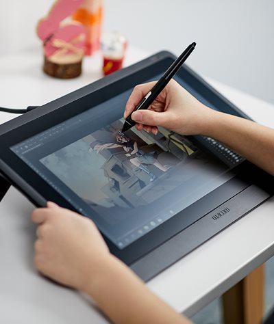Wacom Cintiq 16 Graphics Drawing Tablet with Screen (DTK1660K0A