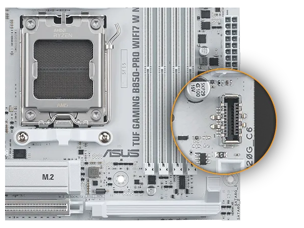TUF GAMING B850-PRO WIFI7 W NEO Mainboard mit einem vergrößerten Ausschnitt, der den USB 20Gbps Typ-C Anschluss auf der Vorderseite zeigt, der Hochgeschwindigkeitsverbindungen unterstützt.