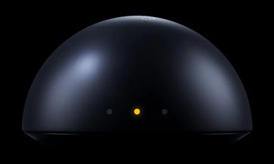 Second indicator light will be in amber on the mouse dongle
