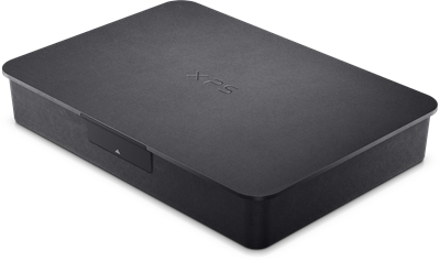 Bilde av en Dell XPS 13 9320 emballasje i svart, med den bærbare PC-en inni.