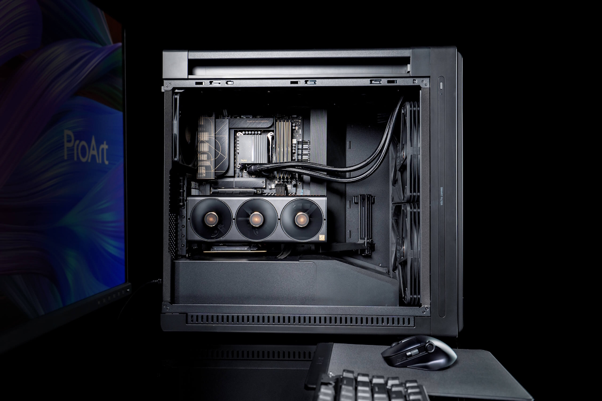 Foto der Frontansicht der ProArt LC 360 PC Build.