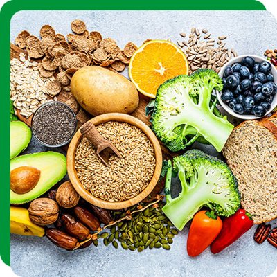 Авокадо, черника, брокколи, картофель, болгарский перец, апельсин, банан и широкий выбор орехов.