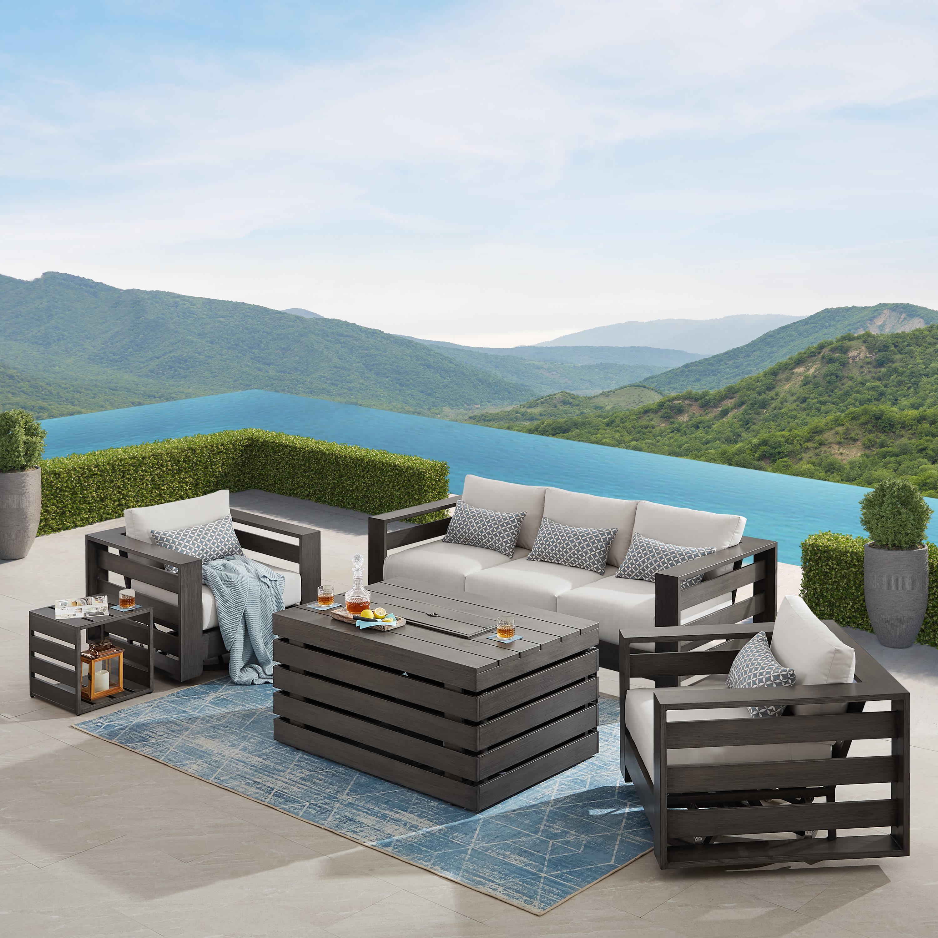 ニュートン・ファミリー / グレイティスト・ヒット16 Whitney 5-piece Patio Conversation Set with Fire Table | Costco