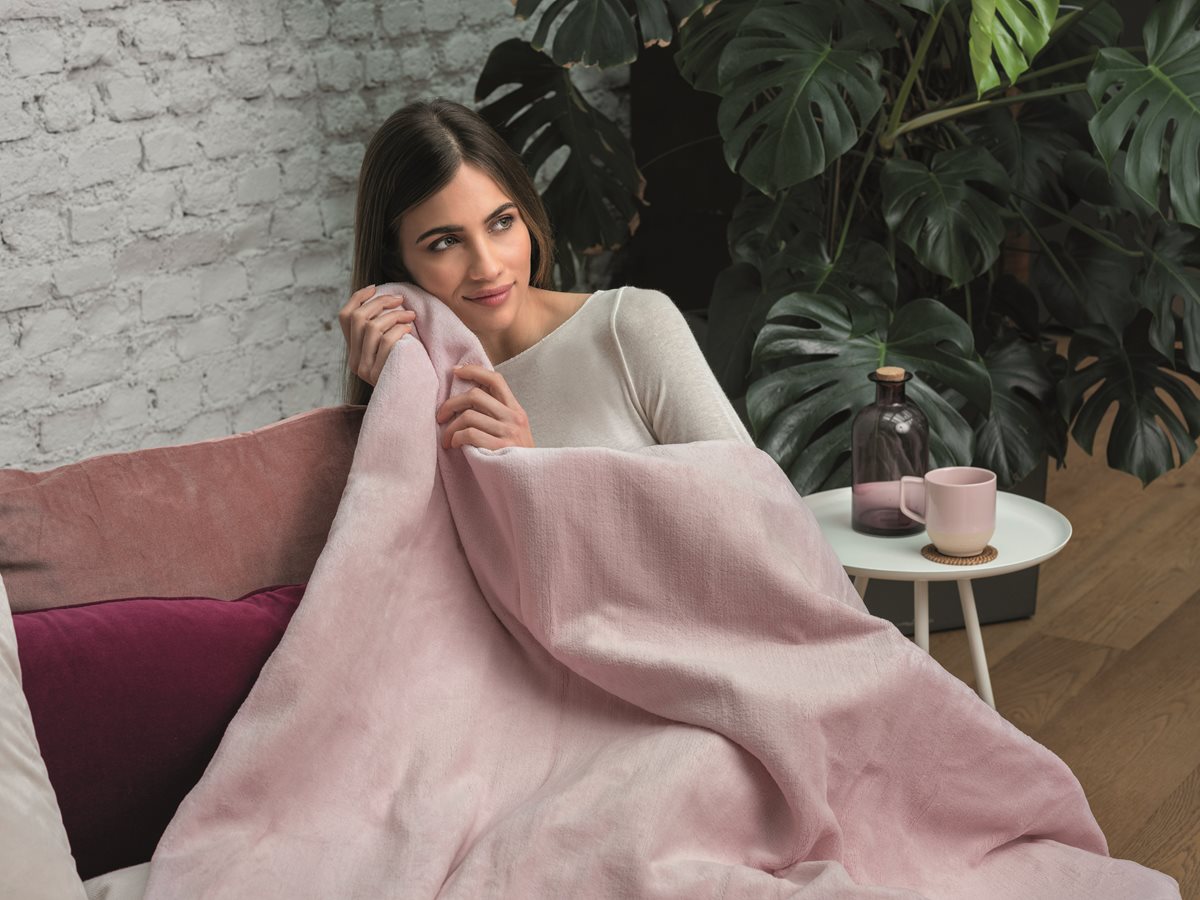 Buy Dreamland Snuggle Up Pink Heated Throw - Large | Electric blankets |  Argos