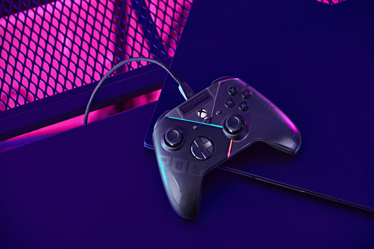 ROG Raikiri on a laptop