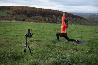 Focuses faster than you